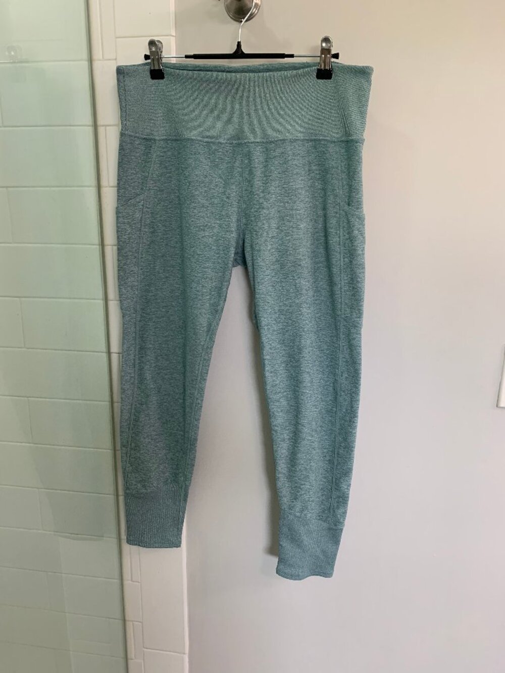 Kirkland Signature pocket Leggings - Black - Size XL - Cuff at the Ankle